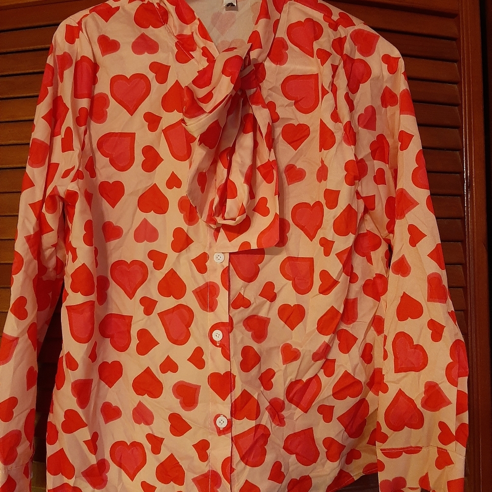 Size small heart print pink bow blouse